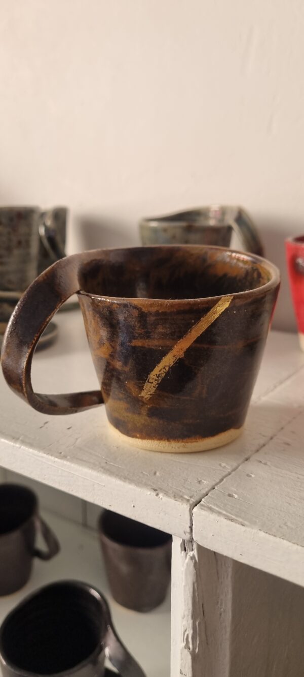 Tasse pour gaucher en céramique